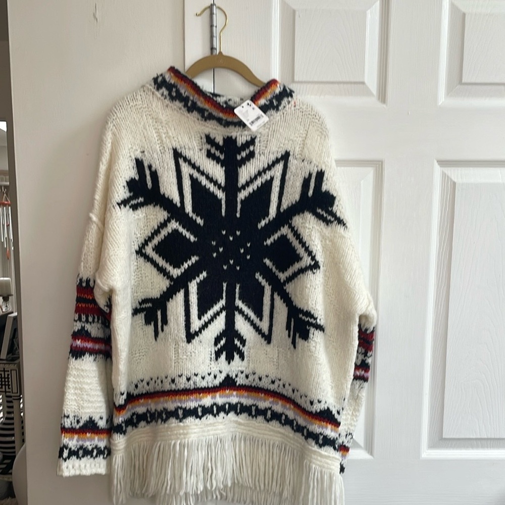 Cozy White Patterned Sweater - Picture 2 of 4